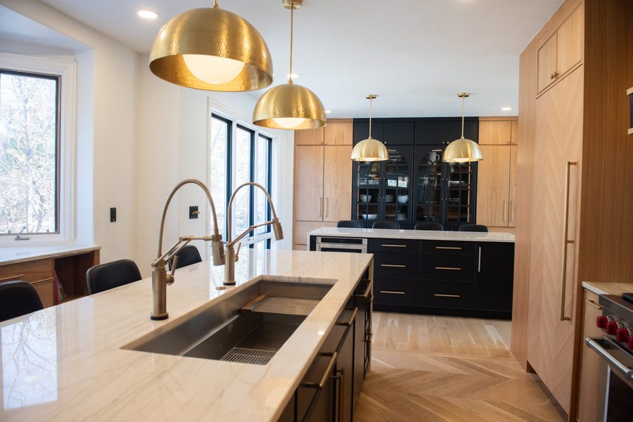 Marble island kitchen with gold pendants